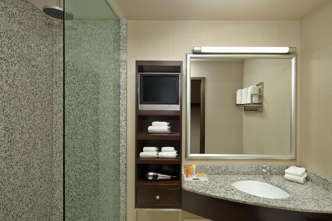 Acclaim Hotel By Clique Calgary Ngoại thất bức ảnh